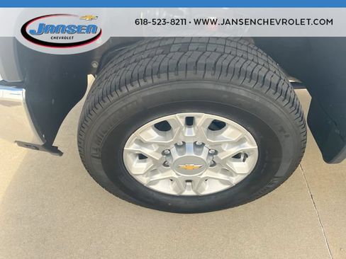 Used 2025 Chevrolet Silverado 2500 LT AWD/4WD image 32