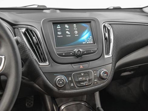 Used 2017 Chevrolet Malibu LT image 21