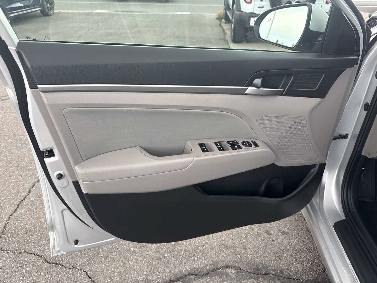 Used 2018 Hyundai Elantra Value Edition FWD image 12