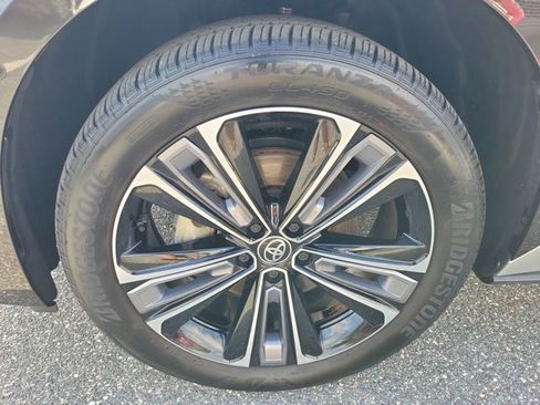 Used 2024 Toyota bZ4X Limited image 17