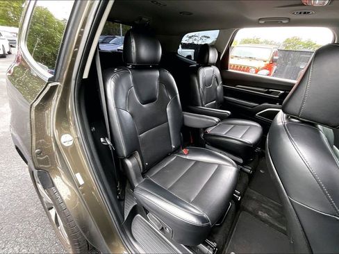 Used 2022 Kia Telluride S FWD image 21