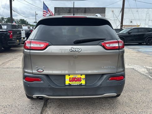 Used 2018 Jeep Cherokee Limited AWD/4WD image 6