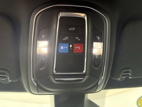 Used 2024 Jeep Wagoneer L Series II image 13