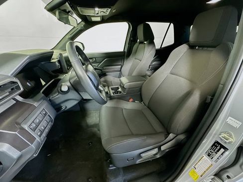 Used 2025 Toyota 4Runner SR5 AWD/4WD image 14
