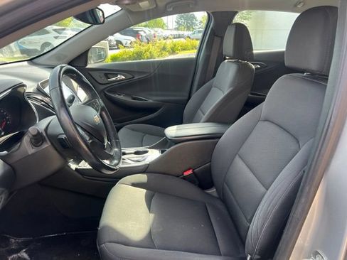 Used 2017 Chevrolet Malibu LT w/ Driver Confidence Package FWD image 17