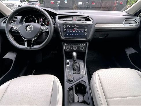 Used 2021 Volkswagen Tiguan SE AWD/4WD image 16