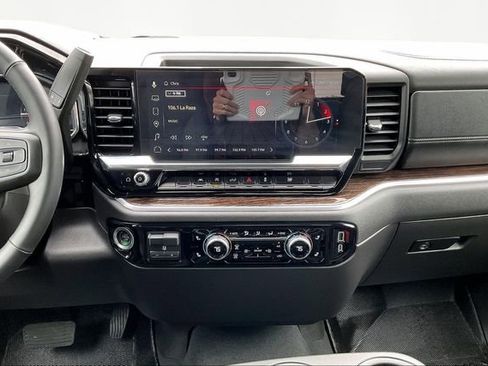 Used 2025 GMC Sierra 1500 Elevation image 9