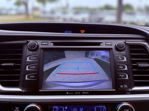 Used 2019 Toyota Highlander XLE image 13