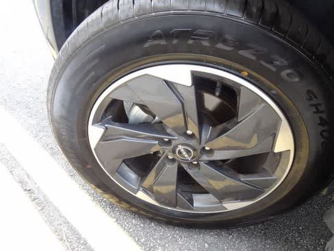Used 2025 Nissan Rogue SV AWD/4WD image 36