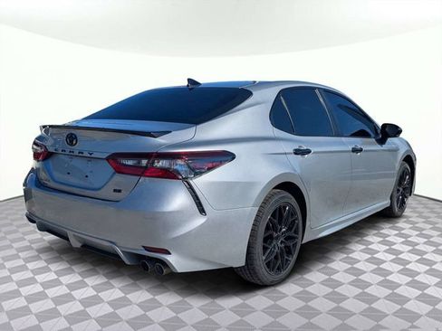 Used 2021 Toyota Camry SE w/ Convenience Package FWD image 3