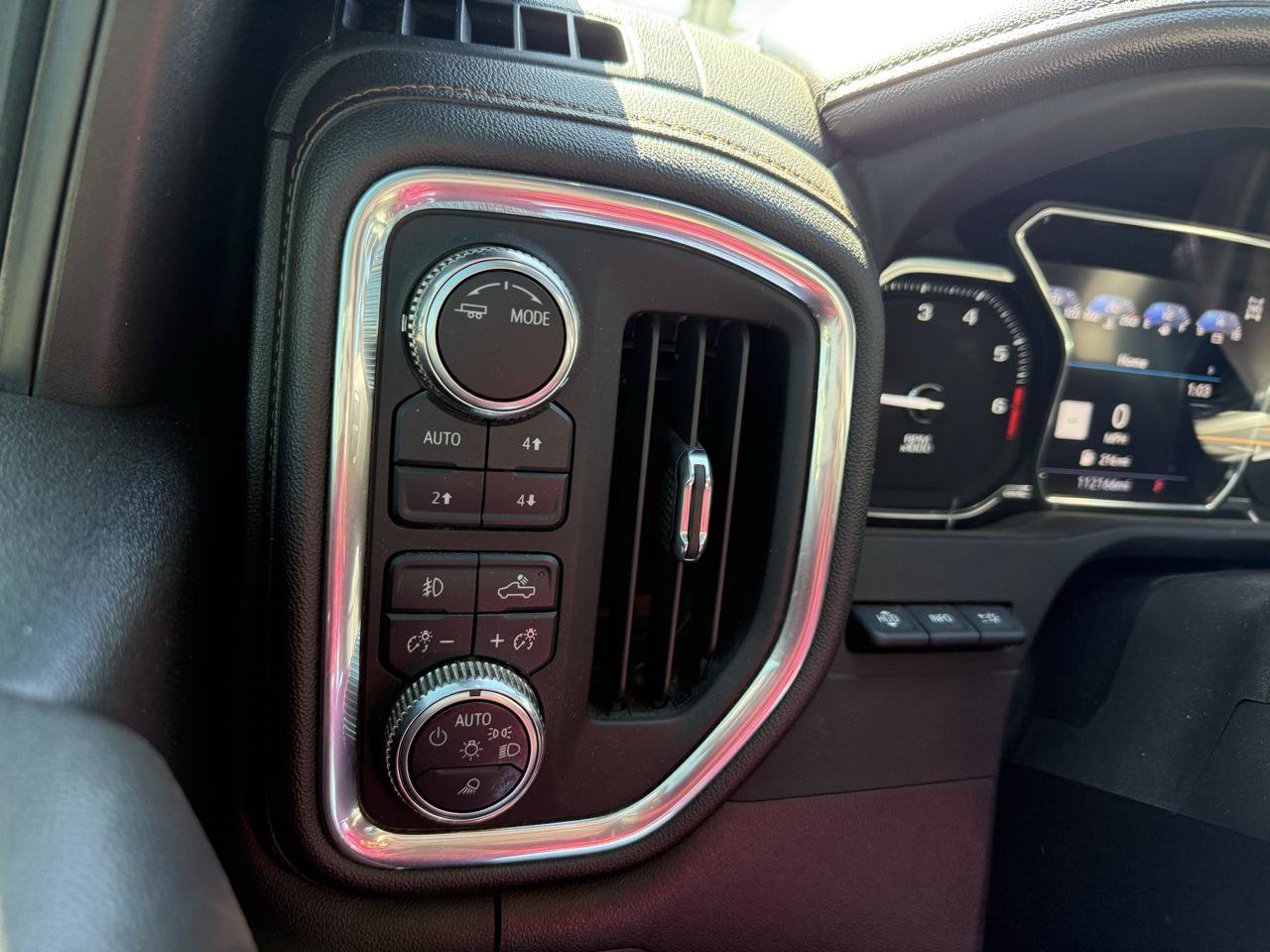 Used 2023 GMC Sierra 2500 AT4 w/ AT4 Premium Plus Package AWD/4WD image 11