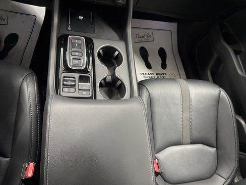 Certified 2025 Honda Pilot Touring image 40