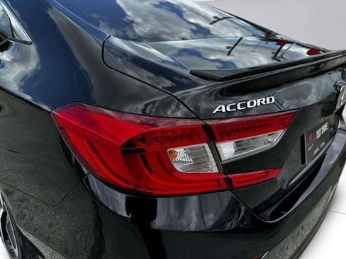 Used 2018 Honda Accord Sport image 14