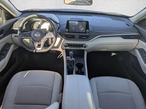 Used 2025 Nissan Altima 2.5 SV image 16