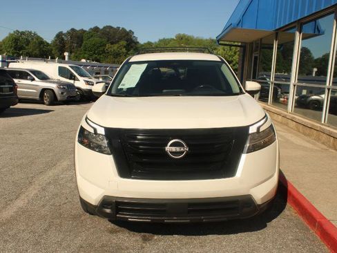 Used 2022 Nissan Pathfinder SV w/ SV Black Package FWD image 2