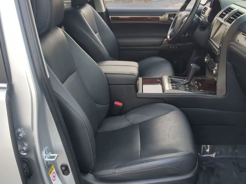 Used 2019 Lexus GX 460 Luxury image 24