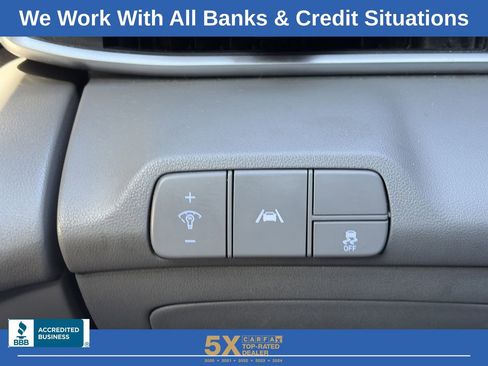 Used 2023 Hyundai Elantra SEL image 24