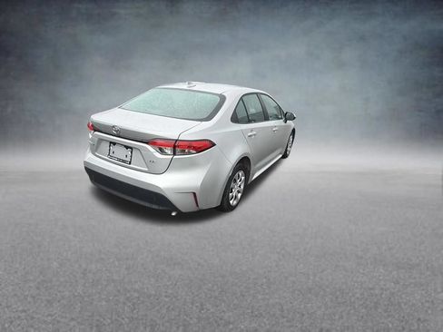 Used 2024 Toyota Corolla LE FWD image 5