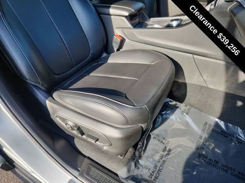 Used 2025 Jeep Grand Cherokee Limited w/ Luxury Tech Group II image 22