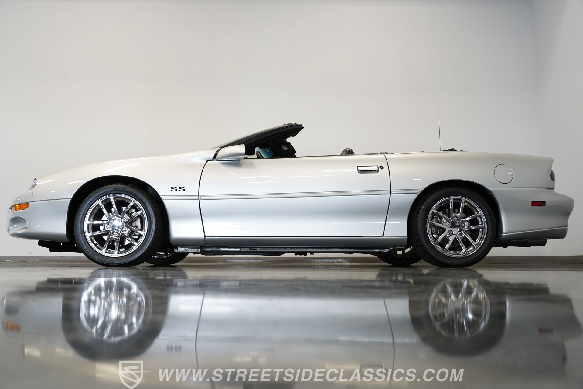 Used 2002 Chevrolet Camaro Z28 w/ SS Performance/Appearance Pkg RWD image 9