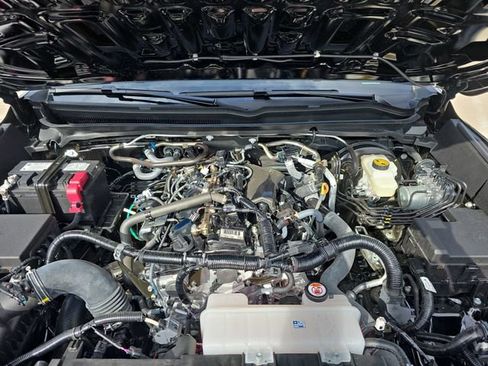 Used 2025 Toyota Tacoma SR5 AWD/4WD image 29