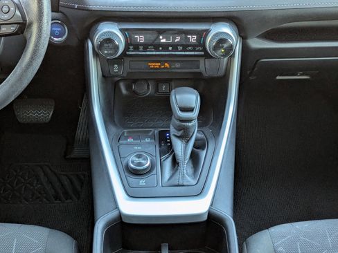 Used 2022 Toyota RAV4 XLE w/ Convenience Package image 19