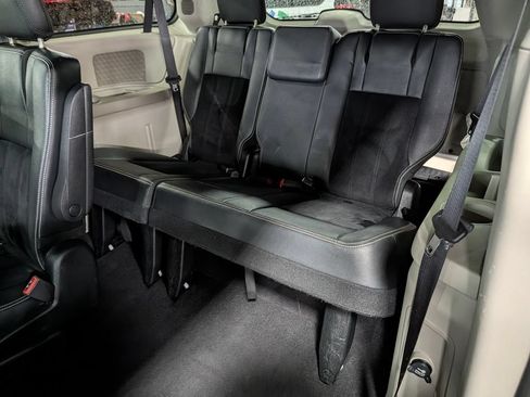Used 2018 Dodge Grand Caravan SXT FWD image 30