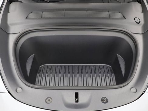 Used 2024 Tesla Model Y Performance image 23