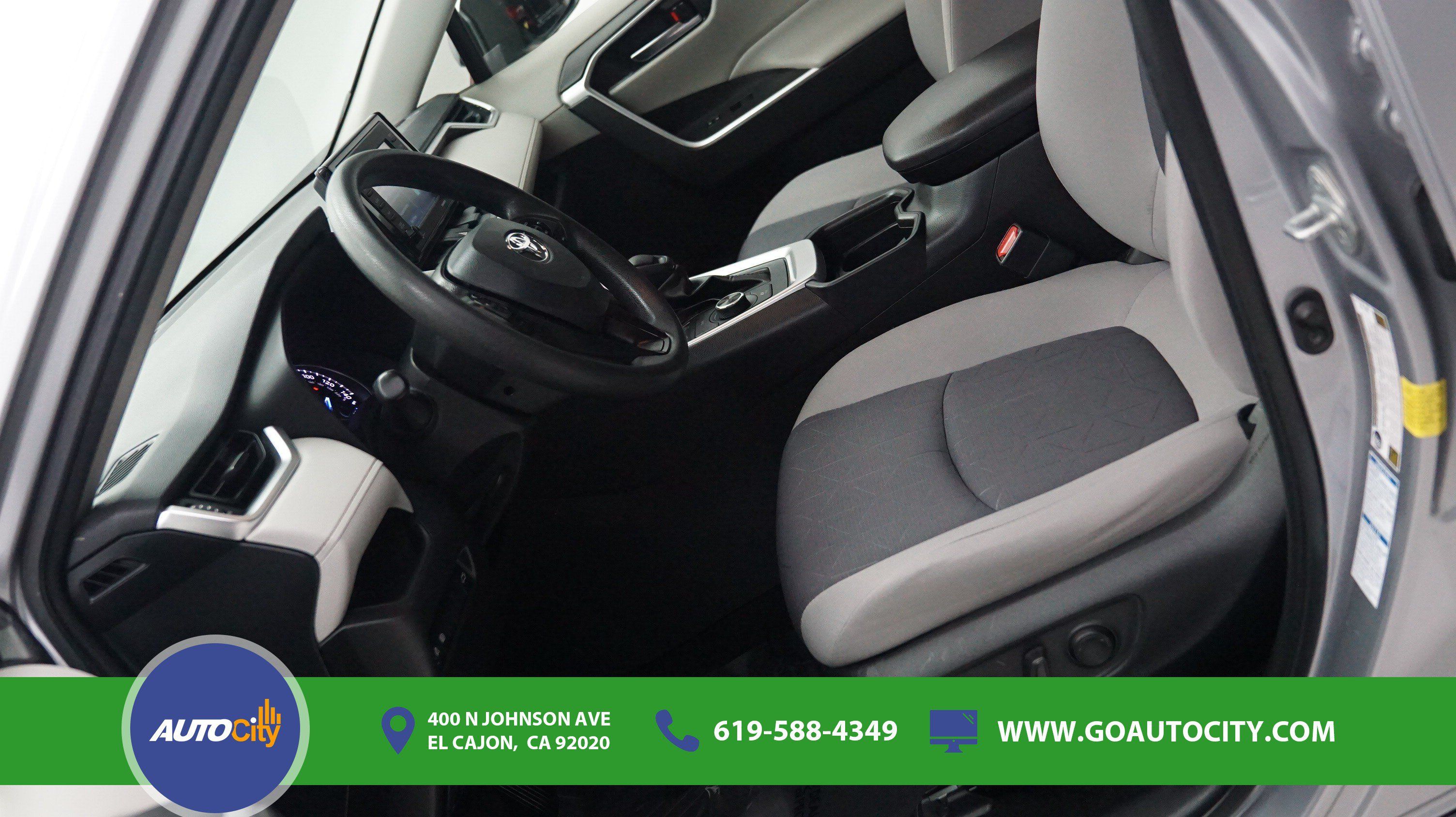 Used 2020 Toyota RAV4 XLE w/ Convenience Package AWD/4WD image 9