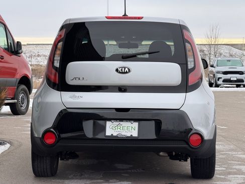 Used 2016 Kia Soul + image 9