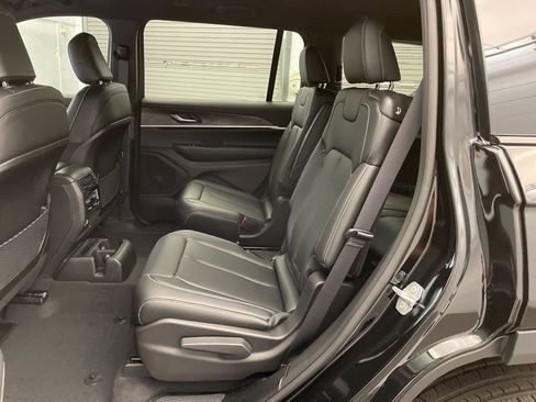 New 2025 Jeep Grand Cherokee L Limited w/ Black Appearance Package AWD/4WD image 18