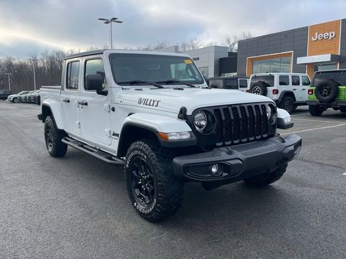 Used 2022 Jeep Gladiator Willys image 1