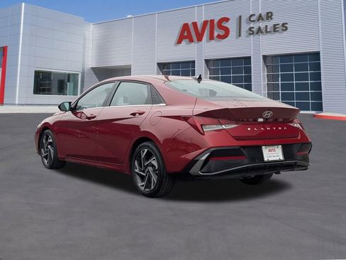 Used 2025 Hyundai Elantra SEL image 3