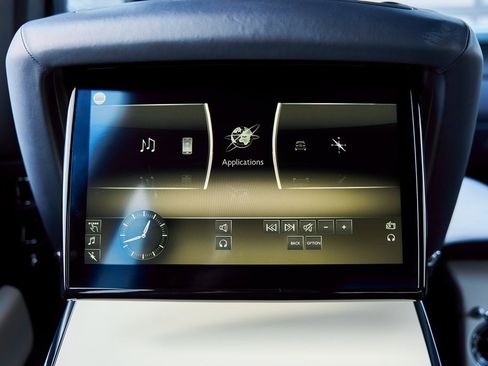 Used 2022 Rolls-Royce Cullinan w/ Cullinan Package image 59