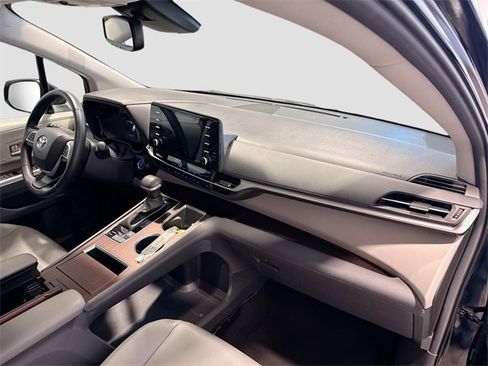 Certified 2024 Toyota Sienna XLE image 23