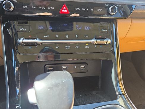 Used 2022 Kia Carnival EX FWD image 29
