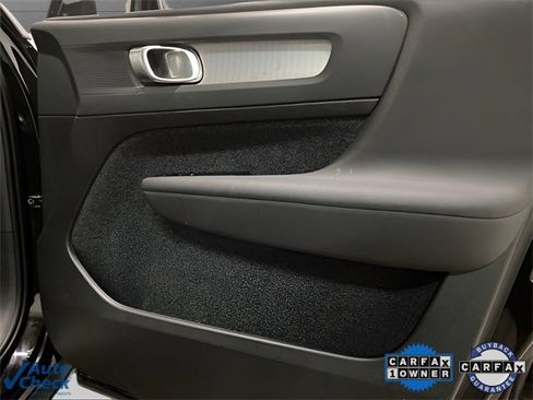 Used 2025 Volvo XC40 B5 Core image 83