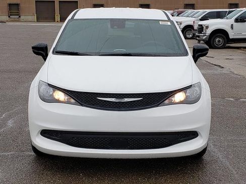 New 2026 Chrysler Voyager LX image 3