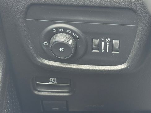 Used 2024 Jeep Grand Cherokee L Limited w/ Luxury Tech Group II image 23