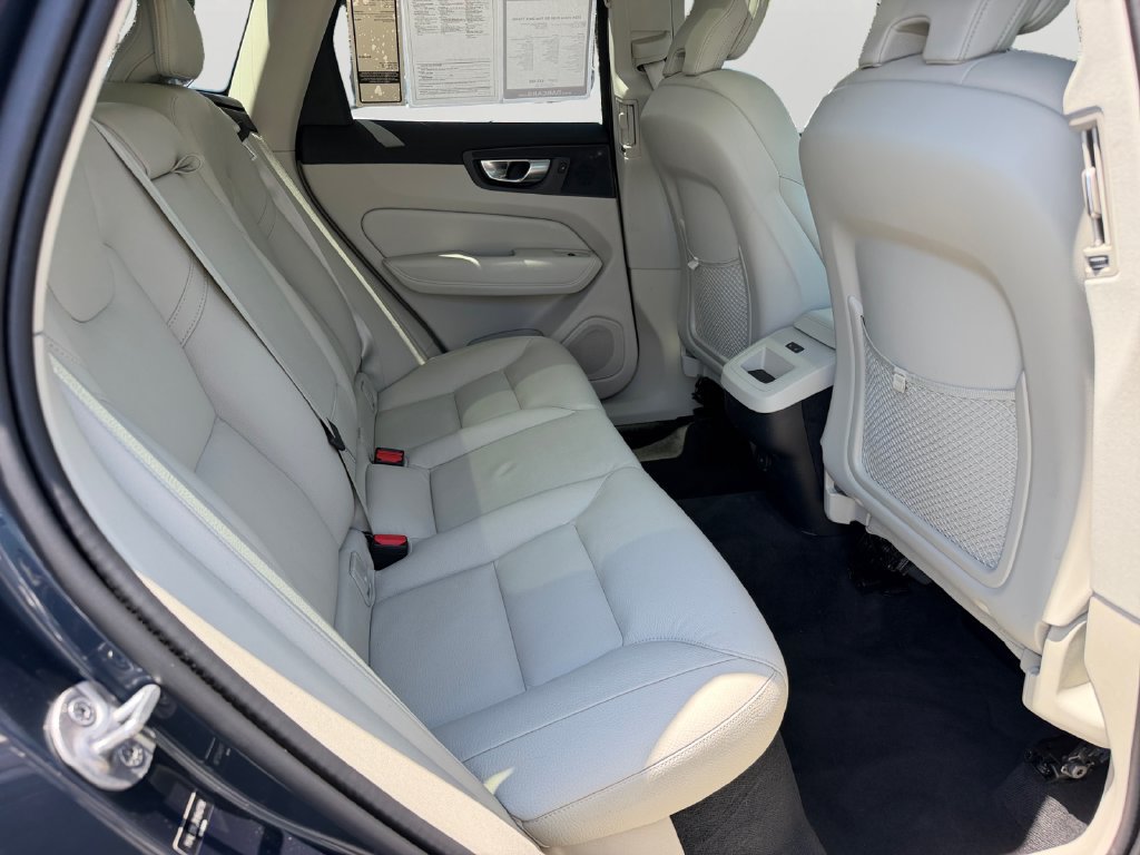 Certified 2024 Volvo XC60 B5 Plus w/ Climate Package AWD/4WD image 9