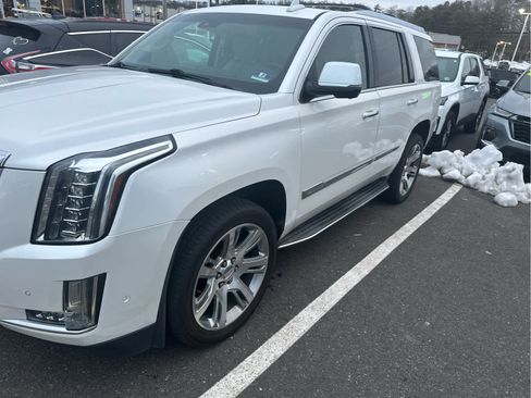 Used 2017 Cadillac Escalade Luxury image 6