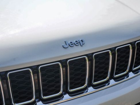 Used 2024 Jeep Grand Cherokee Limited 4xe AWD/4WD image 11
