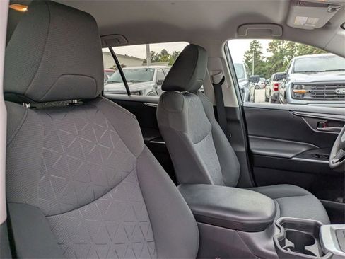 Used 2021 Toyota RAV4 XLE w/ Carpet Mat Package (TMS) image 34