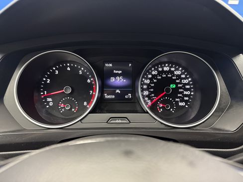 Used 2020 Volkswagen Tiguan SE image 17