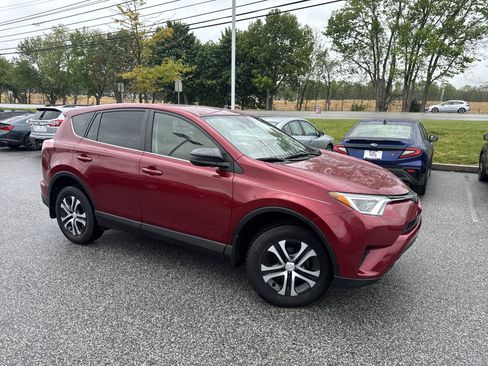 Used 2018 Toyota RAV4 LE w/ All Weather Liner Package AWD/4WD image 18