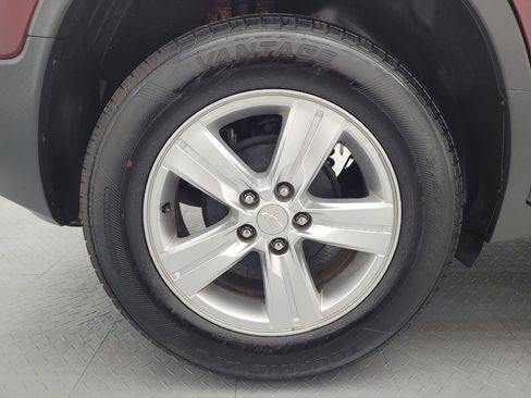 Used 2016 Chevrolet Trax LT w/ LT Sun and Sound Package FWD image 31