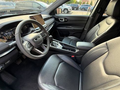 Used 2026 Jeep Compass Limited AWD/4WD image 9