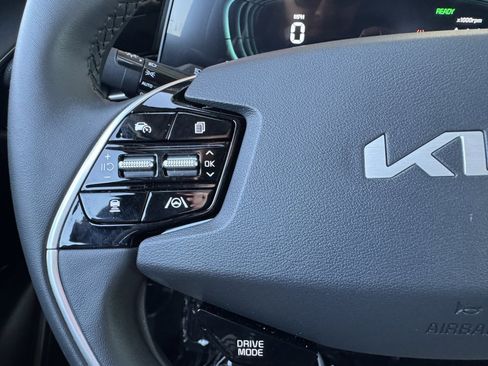 Used 2024 Kia Niro EX image 29