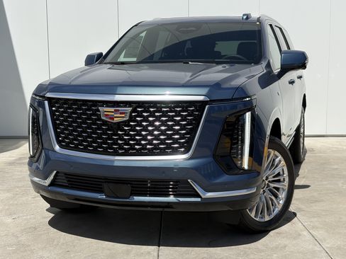New 2026 Cadillac Escalade Luxury AWD/4WD image 1