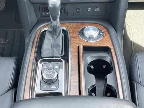 Used 2024 Nissan Armada SL image 17